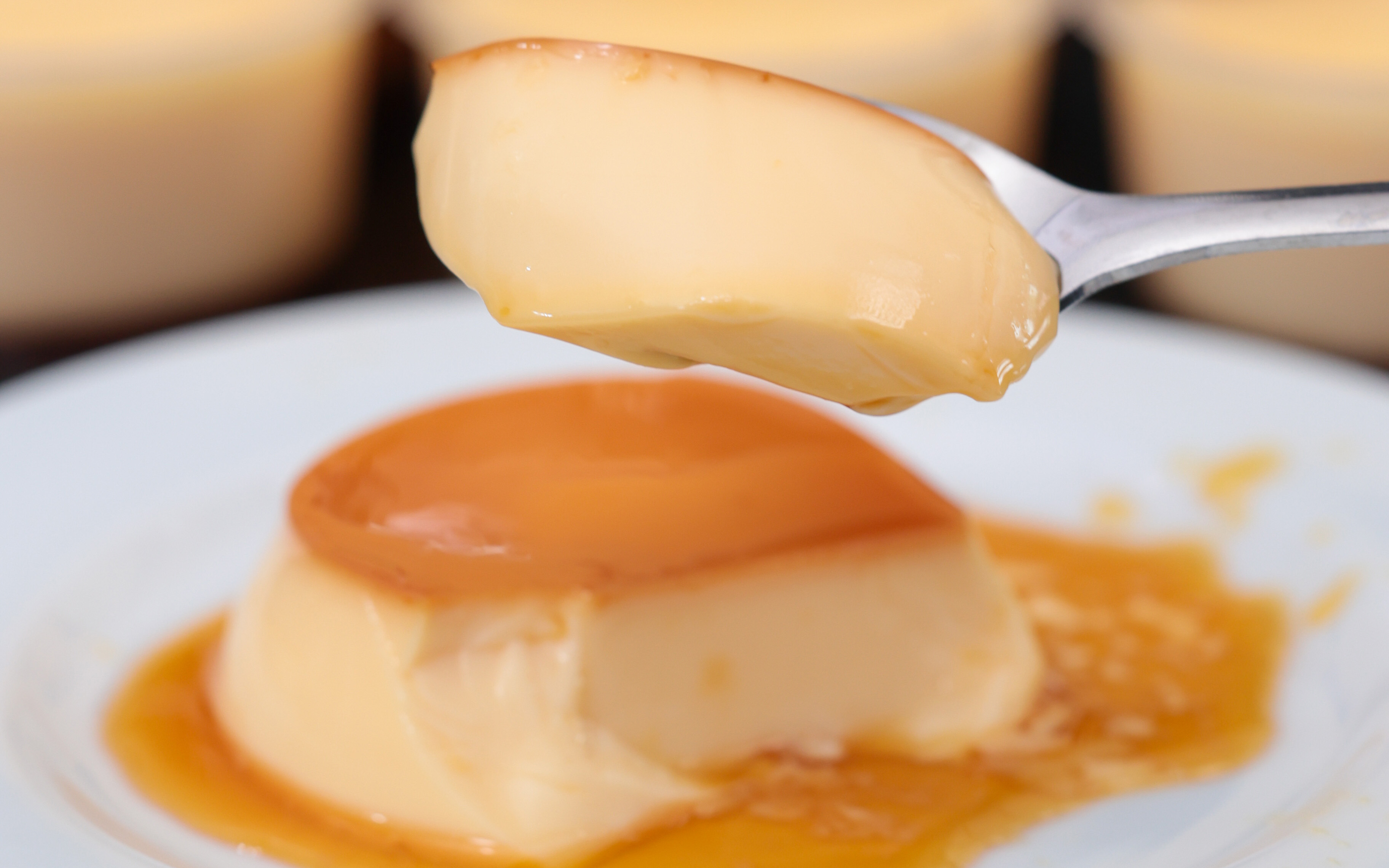 Cách làm flan caramel cực đơn giản tại nhà cùng Bếp Song Ngọc