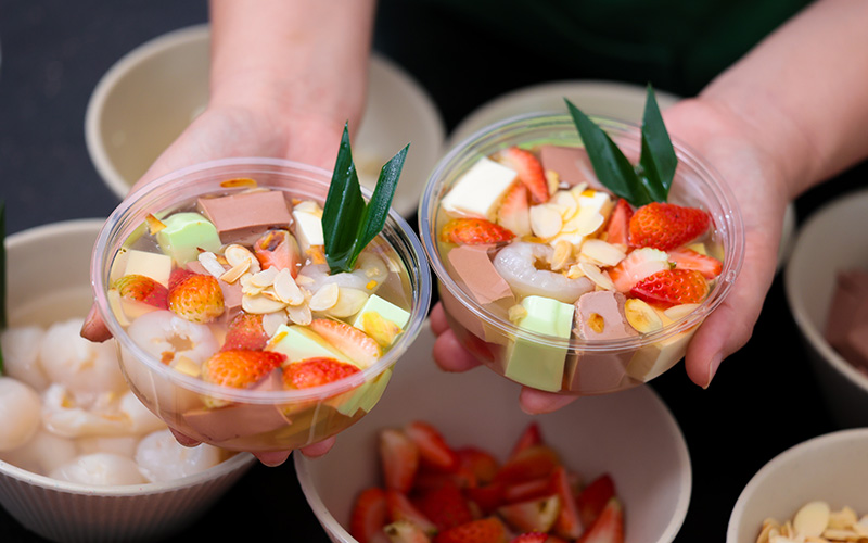 Cách làm chè khúc bạch tại nhà cực đơn giản – Bếp Song Ngọc chia sẻ bí quyết chuẩn ngon